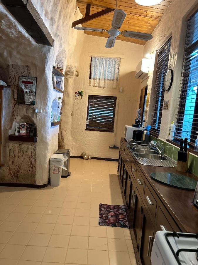 Dinky Di'S Dugout Villa Coober Pedy Exterior photo