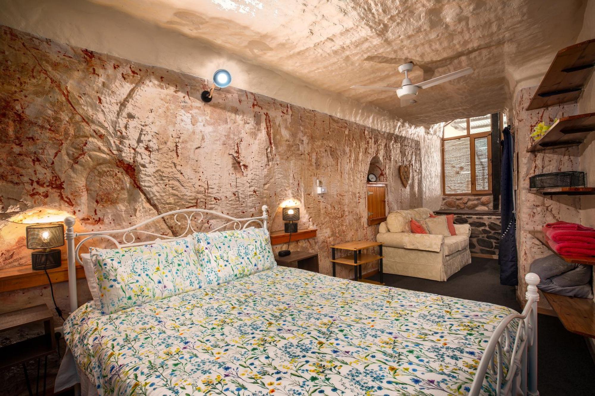 Dinky Di'S Dugout Villa Coober Pedy Exterior photo