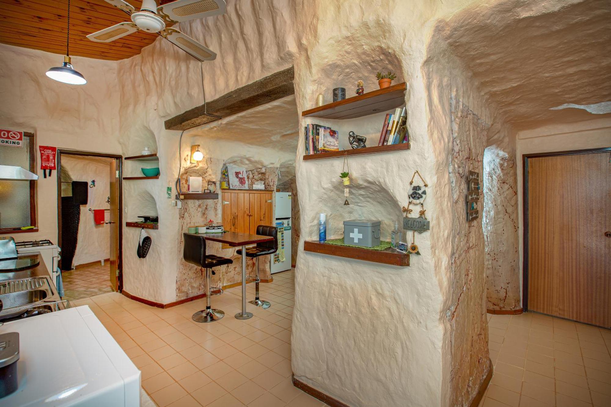 Dinky Di'S Dugout Villa Coober Pedy Exterior photo